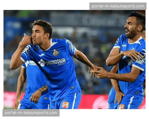 半场战报：赫罗纳1-1皇家社会，多夫比克点射扳平比分