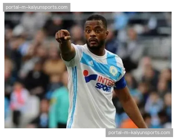 前法国国脚埃弗拉批评部分球迷对巴黎球员缺乏耐心 前法国国脚埃弗拉批评部分球迷对巴黎球员缺乏耐心